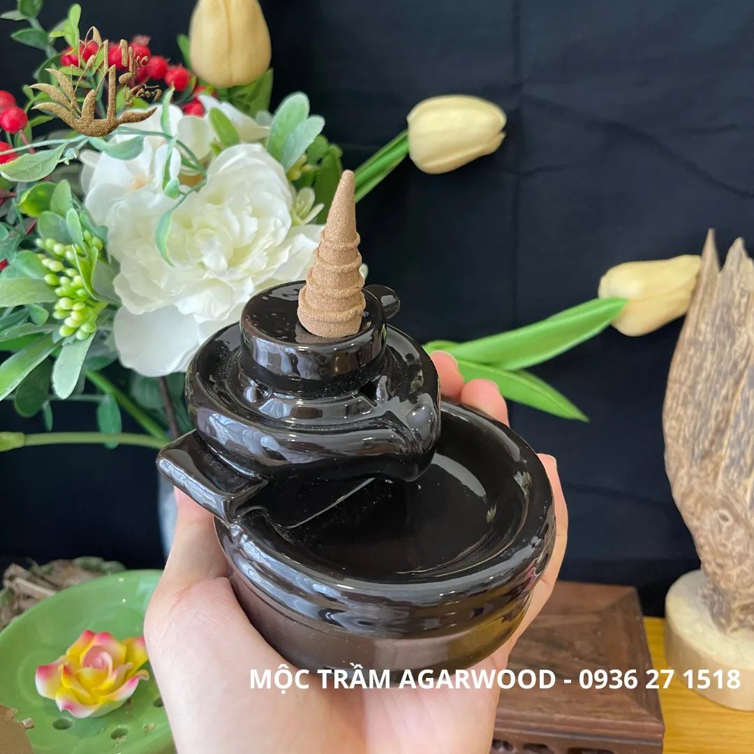 Mini Reverse Smoke Waterfall – Glazed Ceramic Agarwood Cone Burner